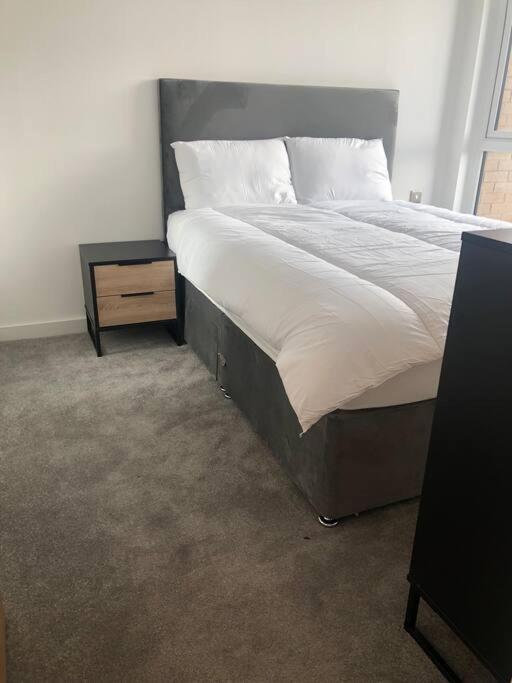 3 Bedroom Apartment Free Parking マンチェスター エクステリア 写真