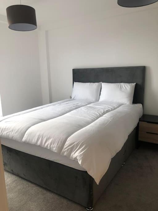 3 Bedroom Apartment Free Parking マンチェスター エクステリア 写真
